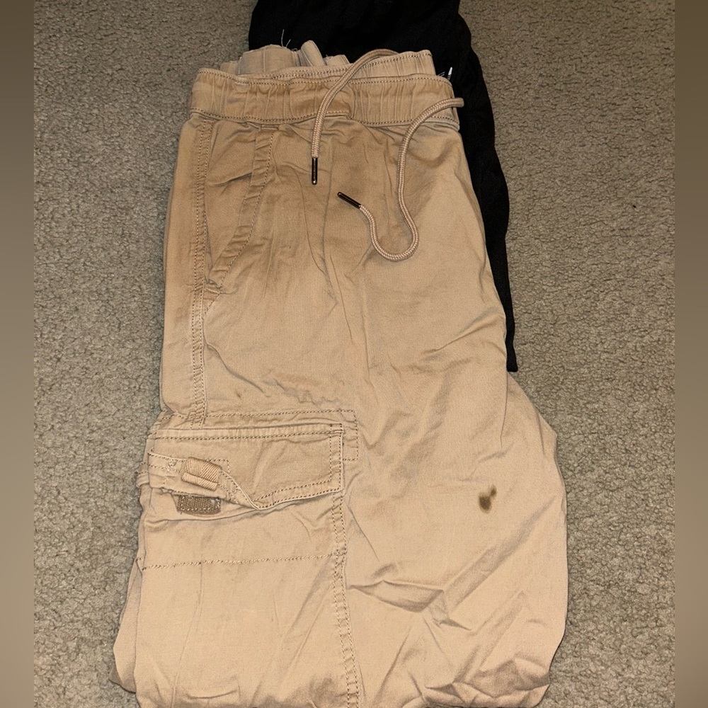 2 pairs men’s pants. Sz l